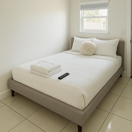 Modern Home - Termpurpedic Queen Bed, Laundry, Free Parkging, Ev Tesla 할리우드 외부 사진